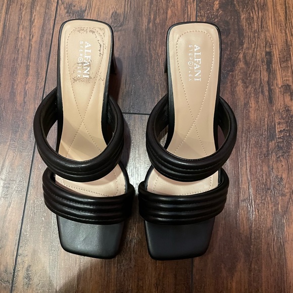 Chunky Heel - Picture 2 of 3